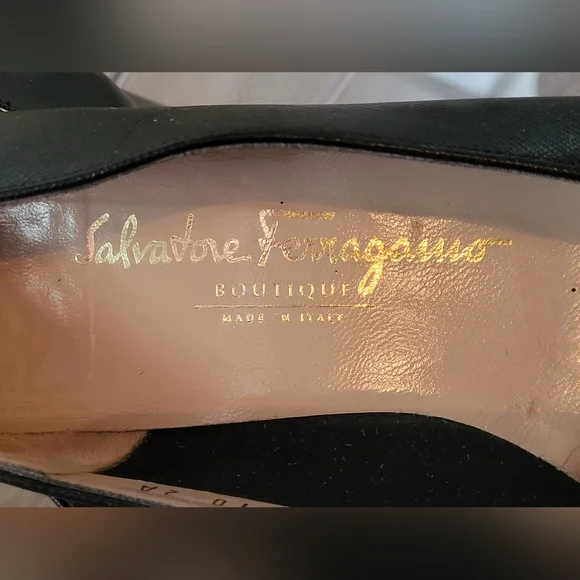 Salvatorre Ferrangamo Black Heels With Gold Detail Italian Leather 9.5 - Picture 4 of 10